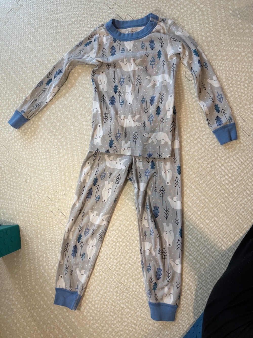 Hanna Andersson Light Gray and Blue Polar Bear Pajama Set